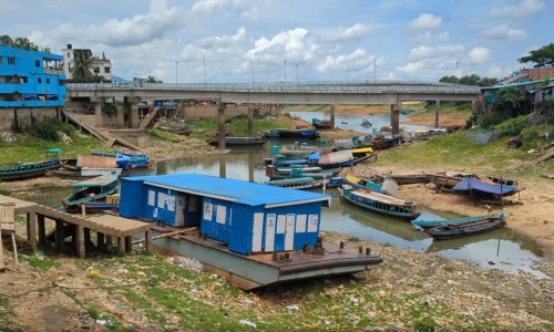 Boat communication disrupted due to low water levels in Kaptai Lake