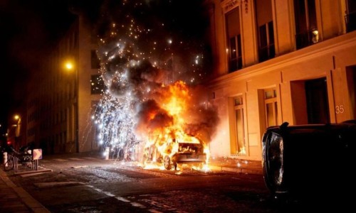 Violence at PSG victory celebration, 2 dead, nearly 200 injured, 500+ arrested