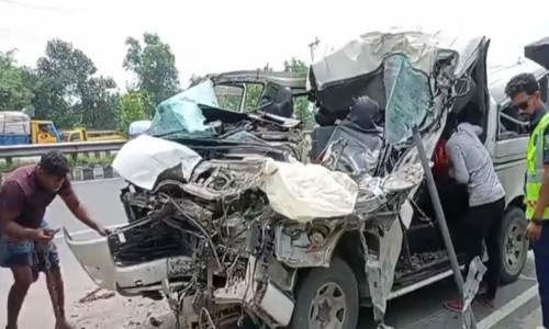 Microbus crashes into stationary truck in Tangail, 3 killed