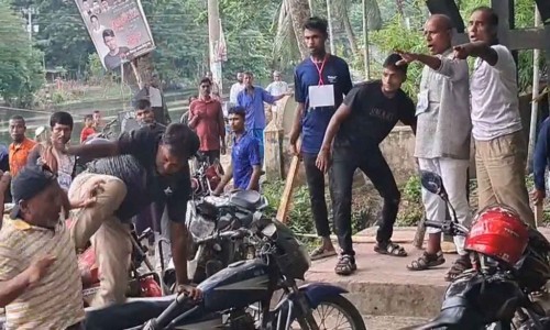 Clashes between two parties at BNP conference in Bagerhat, 30 injured